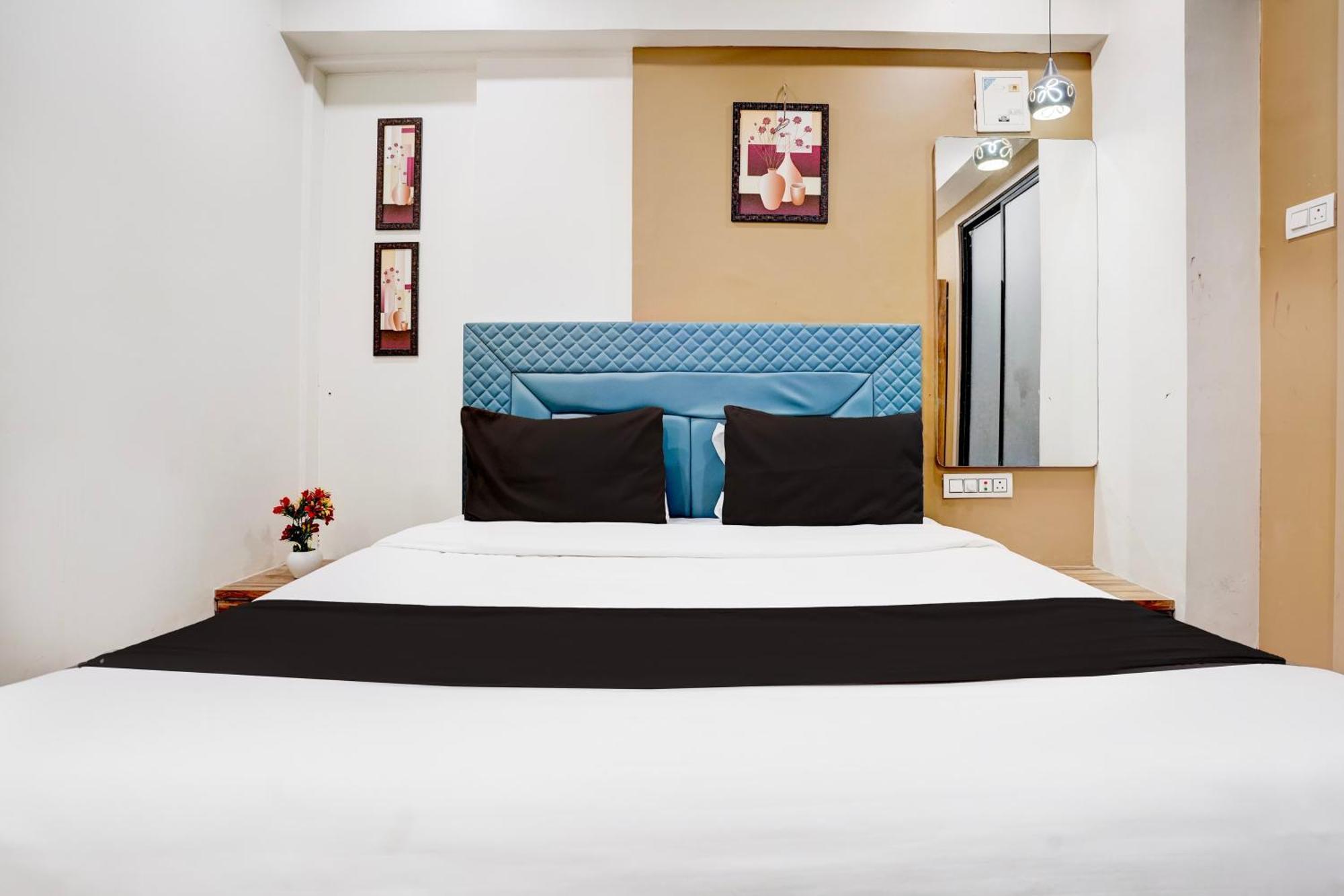 Super Collection O Vesu Surat Formerly Hotel Signature Buitenkant foto
