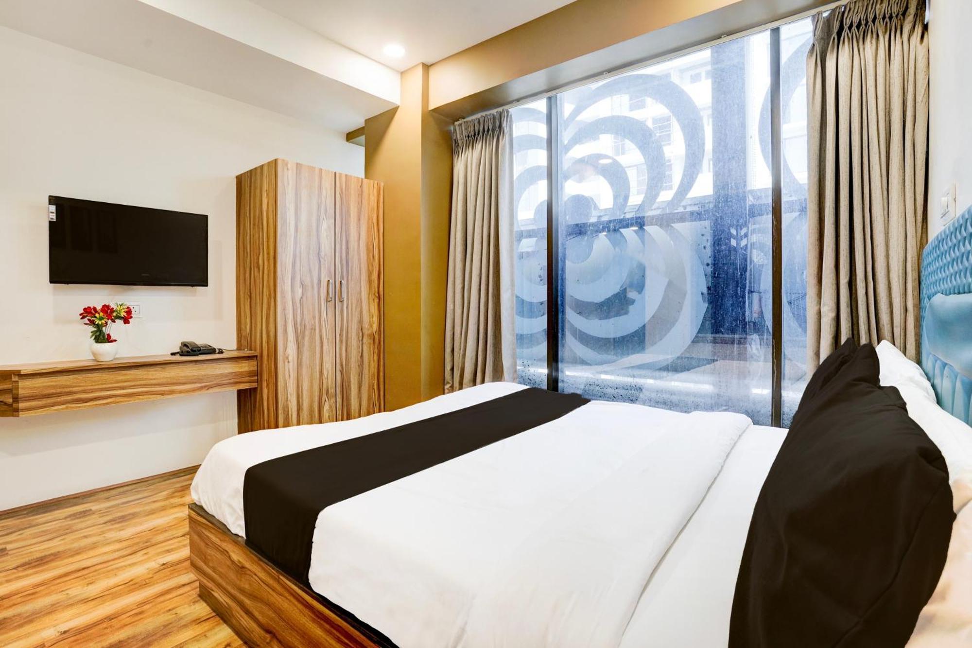 Super Collection O Vesu Surat Formerly Hotel Signature Buitenkant foto