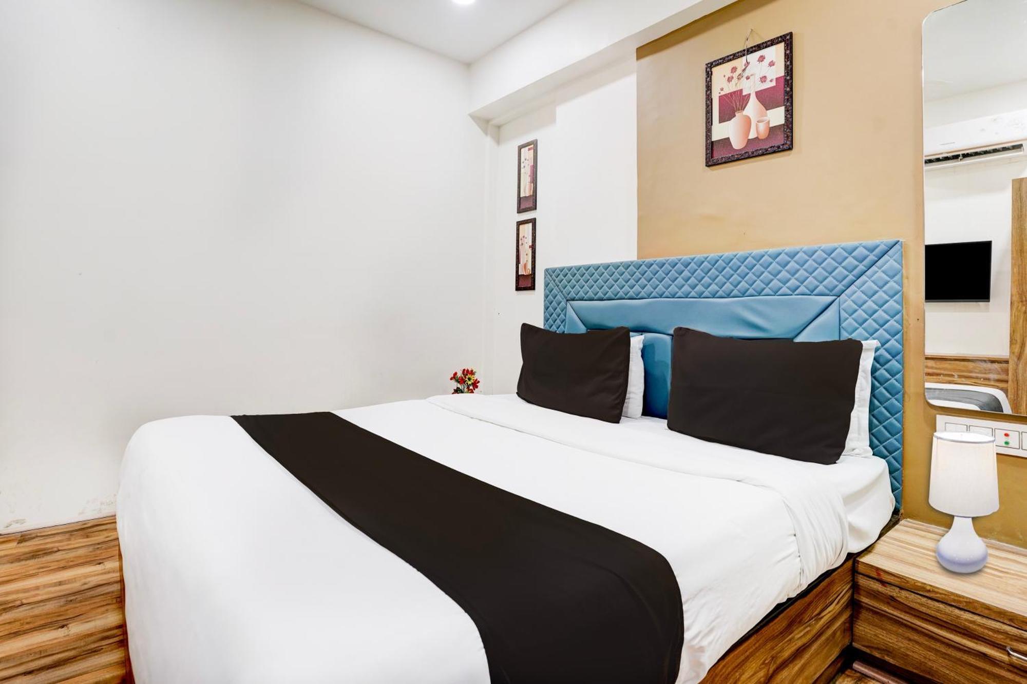 Super Collection O Vesu Surat Formerly Hotel Signature Buitenkant foto